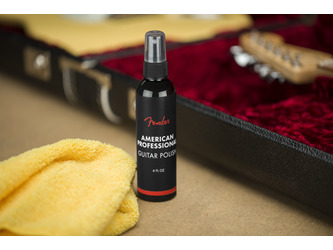 Fender Guitar Care Kit - Includes Instrument Polish & Microfibre Cloth
