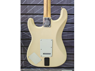 Fender EOB Ed O'Brien Stratocaster, Olympic White, Maple & Gig Bag B Stock