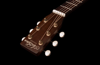 Art & Lutherie Roadhouse Parlour Bourbon Burst Electro Acoustic Guitar & Case