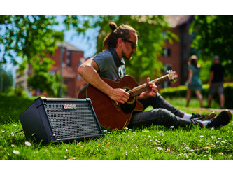 Roland Cube Street Guitar And Vocal Amplifier Combo