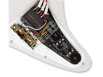 EMG DG20 David Gilmour Ivory pickups on White Pearl scratchplate