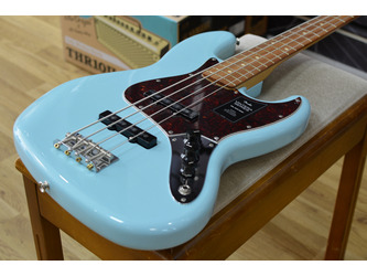 Fender Vintera '60s Jazz Bass Daphne Blue Electric Bass Guitar & Case