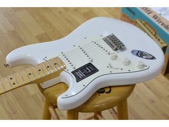 Fender Player Stratocaster Polar White Left-Handed Electric Guitar 