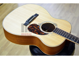 Larrivee Nashville Series OM-02 Orchestra Model All Solid Acoustic Guitar & Case - Second Hand 
