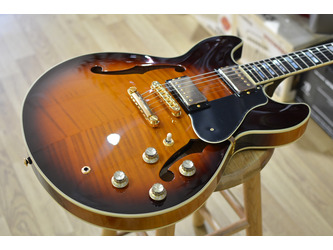 Yamaha Hollow Body SA2200 Brown Sunburst Electric Guitar & Case