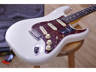 Fender American Professional II Stratocaster Olympic White Electric Guitar  Deluxe Moulded Case