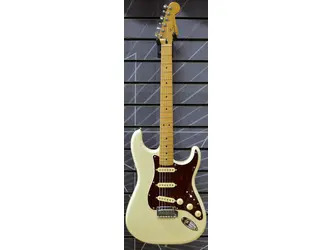 Fender Player Plus Stratocaster Olympic Pearl - Incl Delux Gig Bag B Stock