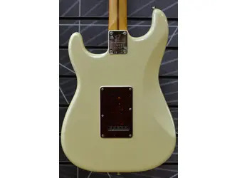 Fender Player Plus Stratocaster Olympic Pearl - Incl Delux Gig Bag B Stock