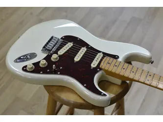 Fender Player Plus Stratocaster Olympic Pearl - Incl Delux Gig Bag B Stock