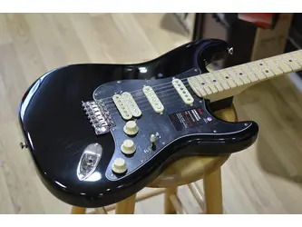 Fender American Performer Stratocaster, Black - Maple Fingerboard - Incl deluxe Gig Bag