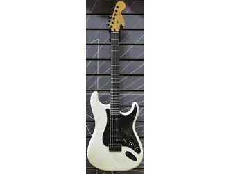 Fender Limited Edition Player II Advanced Stratocaster� HSS HT Arctic White B Stock