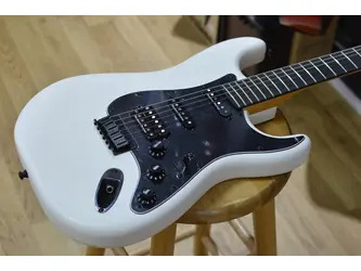 Fender Limited Edition Player II Advanced Stratocaster� HSS HT Arctic White B Stock