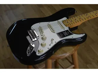 Fender Player II Stratocaster®Electric Guitar Maple Fingerboard, Black