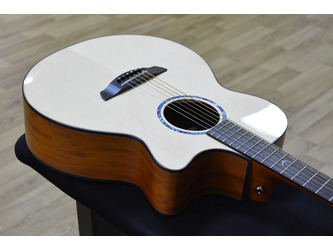 Faith Natural FV Venus OM All Solid Electro Acoustic Guitar & Hard Case