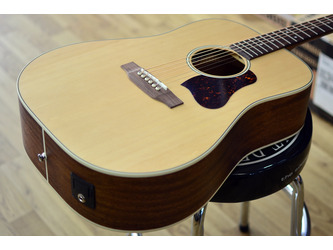 Art & Lutherie Natural Series Americana Dreadnought Natural Electro Acoustic Guitar