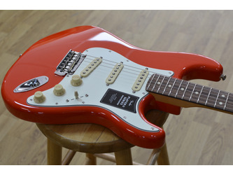 Fender Player II Stratocaster Electric Guitar Rosewood Fingerboard, Coral Red