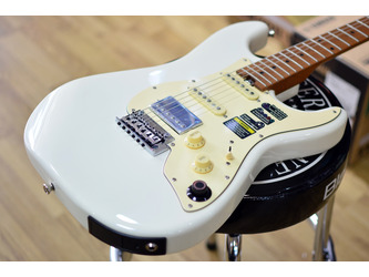 MOOER GTRS 801 Series Intelligent Electric Guitar, White
