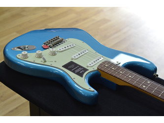 Fender Vintera II '60s Stratocaster Lake Placid Blue Electric Guitar incl Deluxe Padded Bag