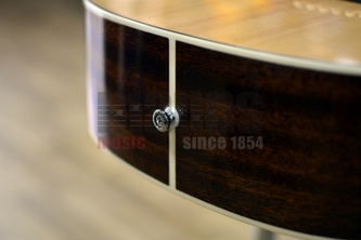 Guild Westerly P-240 Memoir Parlour Natural Acoustic Guitar