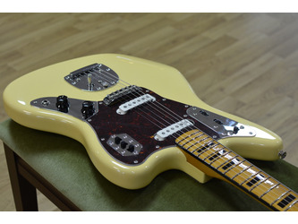 Fender Vintera II '70s Jaguar Vintage White electric Guitar & Deluxe Gig Bag