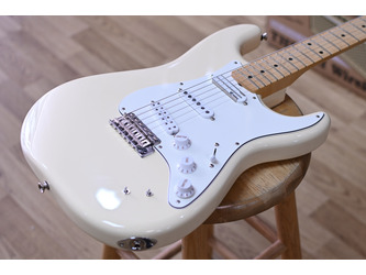 Fender Ed O'Brien Sustainer Stratocaster, Olympic White, Maple - Includes deluxe Gig Bag B Stock