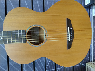 Faith Nomad FDNMG Mini-Neptune Baby Jumbo Natural All Solid Travel Electro Acoustic Guitar & Case