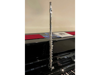 Yamaha YFL412 Solid Silver Tube Flute Outfit