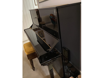 Second-Hand Yamaha U3S Professional Upright Piano in Polished Ebony 