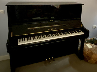 Second-Hand Yamaha U3S Professional Upright Piano in Polished Ebony 