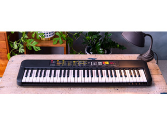 Yamaha PSR-F52 61 Key Portable Keyboard Including Mains Adaptor