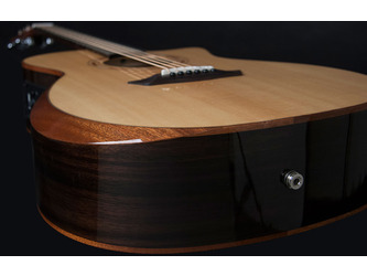 Washburn Comfort G20SCE Solid Sitka Spruce Top Grand Auditorium Electro Acoustic Guitar