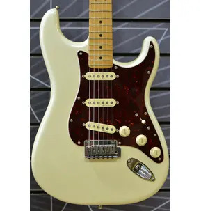 Fender Player Plus Stratocaster Olympic Pearl - Incl Delux Gig Bag B Stock