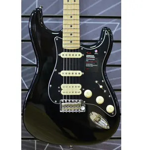 Fender American Performer Stratocaster, Black - Maple Fingerboard - Incl deluxe Gig Bag 