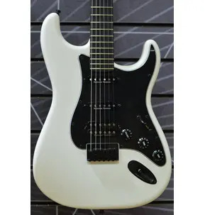 Fender Limited Edition Player II Advanced Stratocaster� HSS HT Arctic White B Stock