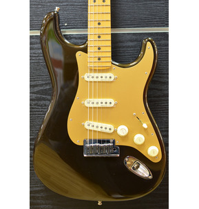 Fender Amercian Ultra Stratocaster with Maple Fingerboard in Texas Tea with Elite Moulded Case Case