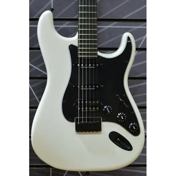 Fender Limited Edition Player II Advanced Stratocaster� HSS HT Arctic White B Stock